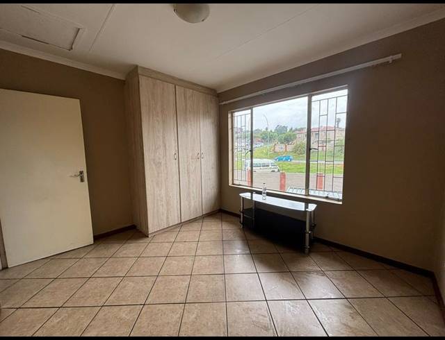 2 BEDROOM APARTMENT FOR SALE IN FLORIDA GLEN